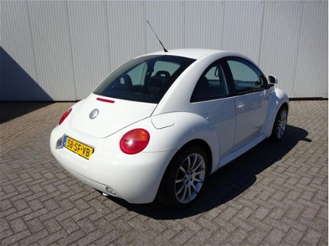 Volkswagen New Beetle - 2.0 Highline - 1