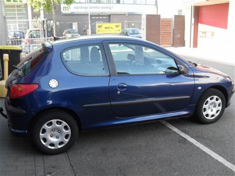 Peugeot 206 - 1.6-16V Gentry, AUTOMAAT, IJSKOUDE AIRCO - 1