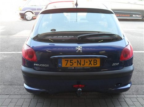 Peugeot 206 - 1.6-16V Gentry, AUTOMAAT, IJSKOUDE AIRCO - 1