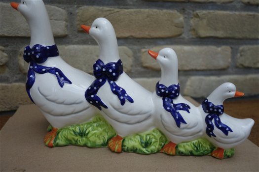 Familie gans op wandel lengte : 28 cm. hoogte : 16.5 cm. onbeschadigd - 2