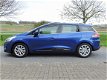 Renault Clio Estate - dCi 110 Intens | RIJKLAARPRIJS INCLUSIEF AFLEVERPAKKET T.W.V. € 695, - | - 1 - Thumbnail