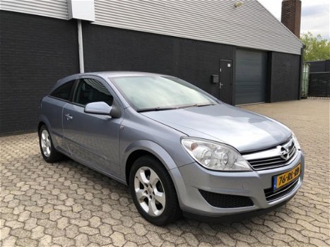 Opel Astra GTC - 1.6 Enjoy 2DE EGNR, FACELIFT, NW APK, AIRCO, NAP - 1