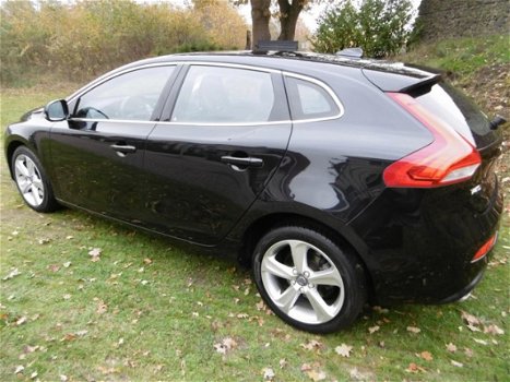 Volvo V40 - D4 SUMMUM-BNS/KEYLESS/ON-CALL+ST.KACHEL/H-K.AUDIO/INR&GAR.MOGELIJK - 1