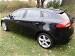 Volvo V40 - D4 SUMMUM-BNS/KEYLESS/ON-CALL+ST.KACHEL/H-K.AUDIO/INR&GAR.MOGELIJK - 1 - Thumbnail