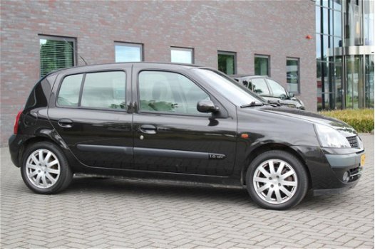 Renault Clio - 1.6-16V Privilège - 1