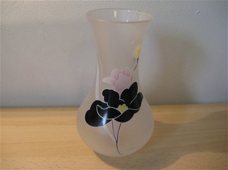 Decoratieve vaas, gedecoreerd met een bloemenmotief...jaren 60 - 1