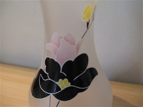 Decoratieve vaas, gedecoreerd met een bloemenmotief...jaren 60 - 2