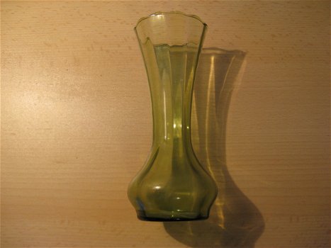 Te koop een kristallen Biedermeier antiek groen vaasje, 15,5 cm,ca. 1890! - 4