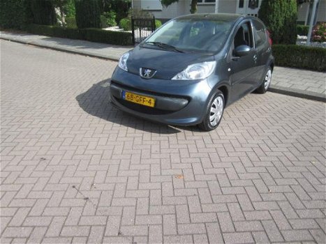 Peugeot 107 - 1.0-12V XS 31552 km nap boekjes sleutels - 1