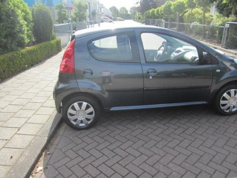 Peugeot 107 - 1.0-12V XS 31552 km nap boekjes sleutels - 1