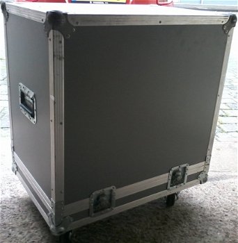 2 FLIGHTCASES Z.G.A.N. 66½ x 42½ x 65½ cm (binnenmaat) - 1