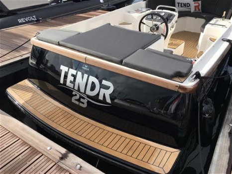 TendR 23 outboard - 3