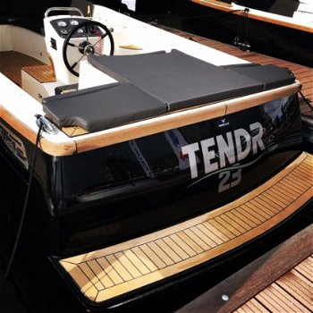 TendR 23 outboard - 6