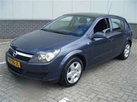 Opel Astra - 1.4 Edition 5 Deurs Weinig KM, NAP zeer mooi - 1