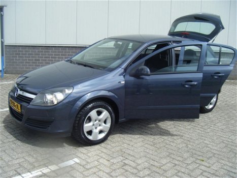 Opel Astra - 1.4 Edition 5 Deurs Weinig KM, NAP zeer mooi - 1