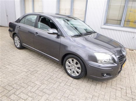 Toyota Avensis - 1.8 16V VVT-i Luna - Sedan - 1