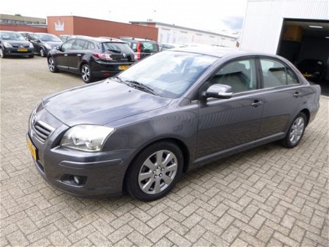 Toyota Avensis - 1.8 16V VVT-i Luna - Sedan - 1