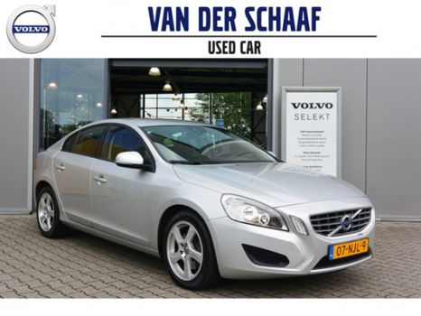 Volvo S60 - 2.0T 200pk Intro Edition / Navi / Pdc achter / 17 inch / Regensensor / Ecc / Cruise / De - 1