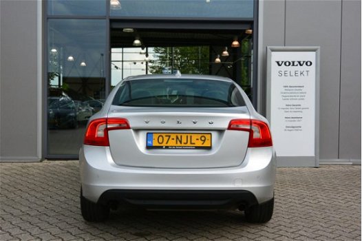 Volvo S60 - 2.0T 200pk Intro Edition / Navi / Pdc achter / 17 inch / Regensensor / Ecc / Cruise / De - 1