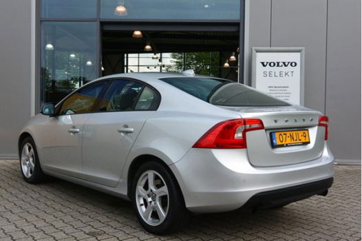 Volvo S60 - 2.0T 200pk Intro Edition / Navi / Pdc achter / 17 inch / Regensensor / Ecc / Cruise / De - 1