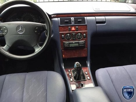 Mercedes-Benz E-klasse - E 200 CDI; SEDAN - 1