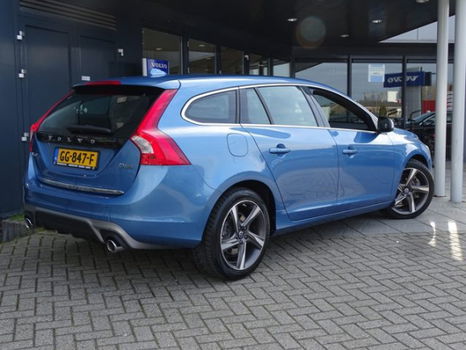 Volvo V60 - D6 Twin Engine R-Design - 1