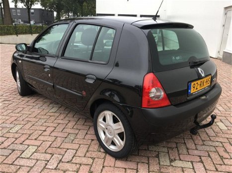 Renault Clio - 1.6-16V Community 5 deurs 2005 airco - 1