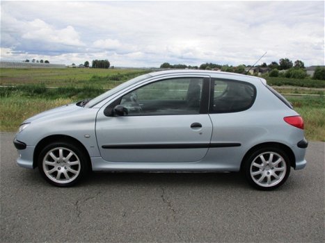 Peugeot 206 - 1.4 XT , nieuwe apk , inruil mogelijk - 1