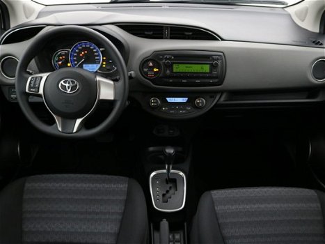 Toyota Yaris - 1.5 Hybrid Now Limited 5-drs - 1