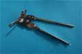 vintage BLIK/FLESOPENER SQUIRE & sons met ,,muisoren,, draaihendel - 1 - Thumbnail