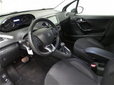 Peugeot 208 - 1.2 110pk Tech Edition Automaat met Navigatie