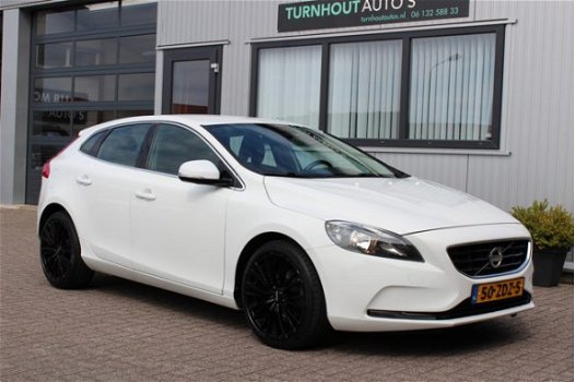 Volvo V40 - T3 Momentum | Camera | Navigatie | Leer | City Safety | DSTC - 1