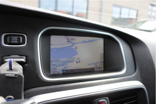 Volvo V40 - T3 Momentum | Camera | Navigatie | Leer | City Safety | DSTC - 1