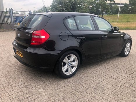 BMW 1-serie - 118d Corporate Business Line GEZOCHT ALLE MERKEN EN TYPE S, S BUSSEN EN 4X4 - 1