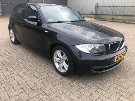 BMW 1-serie - 118d Corporate Business Line GEZOCHT ALLE MERKEN EN TYPE S, S BUSSEN EN 4X4 - 1