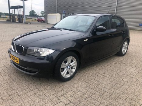 BMW 1-serie - 118d Corporate Business Line GEZOCHT ALLE MERKEN EN TYPE S, S BUSSEN EN 4X4 - 1