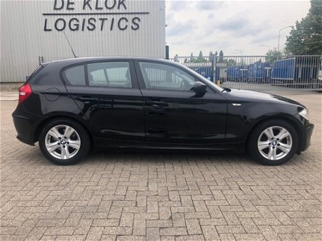 BMW 1-serie - 118d Corporate Business Line GEZOCHT ALLE MERKEN EN TYPE S, S BUSSEN EN 4X4 - 1