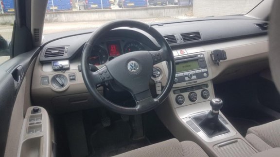 Volkswagen Passat - 1.9 TDI Sportline - 1