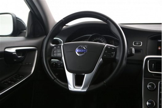 Volvo V60 - 2.0 D3 136Pk, Navigatie, Trekhaak, Winter en zomerset - 1