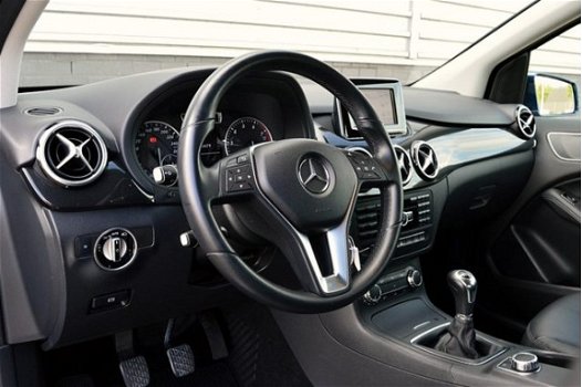 Mercedes-Benz B-klasse - 180 Ambition RIJKLAAR PRIJS-GARANTIE Navigatie Leder Interieur 1e Eigenaar - 1