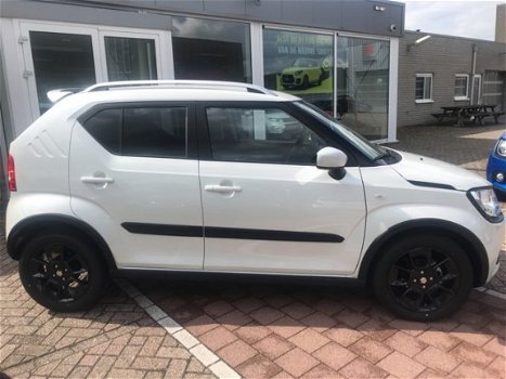 Suzuki Ignis - 1.2 Select met navigatie, achterklepspoiler, stootlijsten, enz - 1