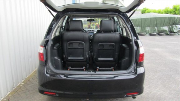 Toyota Avensis Verso - 2.0 D4-D 6-SEATER - 1