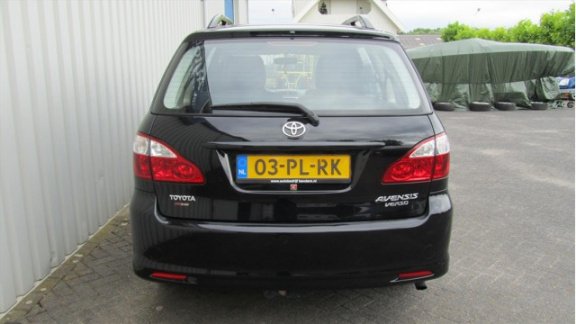 Toyota Avensis Verso - 2.0 D4-D 6-SEATER - 1