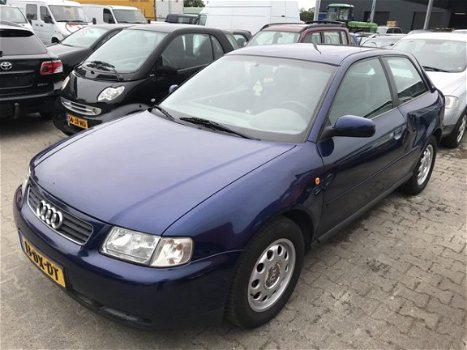 Audi A3 - 1.6 Attraction - 1