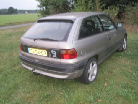 Opel Astra - 1.6i gl - 1