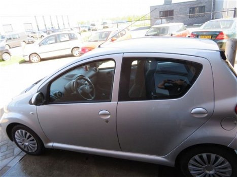 Toyota Aygo - 1.0 plus - 1