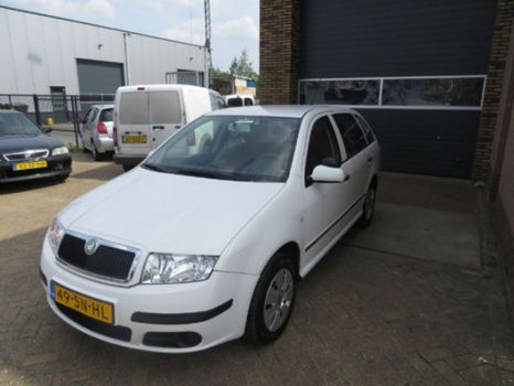 Skoda Fabia Combi - 1.4-16V Ambiente - 1