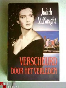 Judith McNaught Verscheurd door het verleden