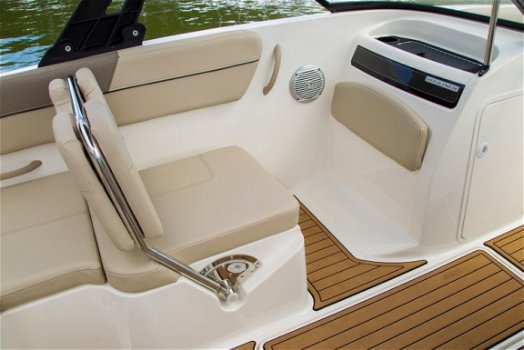 Bayliner VR5 Inboard - 8