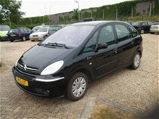 Citroën Xsara Picasso - 1.6i-16V Attraction Zeer lux, s trekhaak airco ecc.en hoog zit